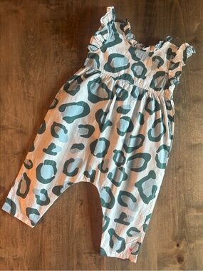 Pink Chicken New York Blue Pine Oversized Leopard Jennifer Jumpsuit / 18-24 M